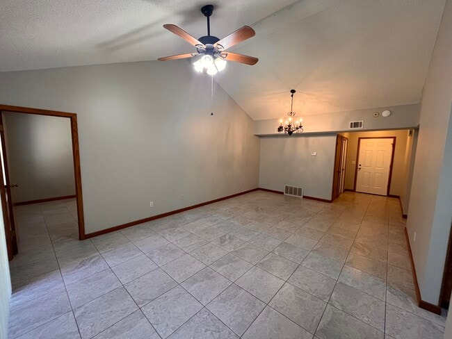 Building Photo - 2904 Alpine Pl