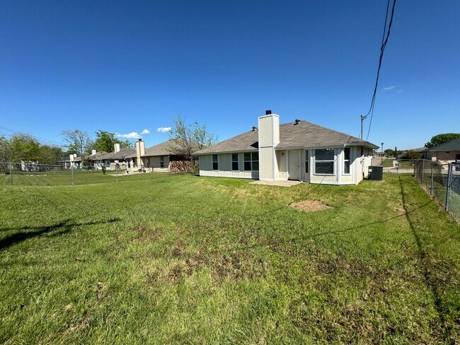 Building Photo - 3509 Christie Dr