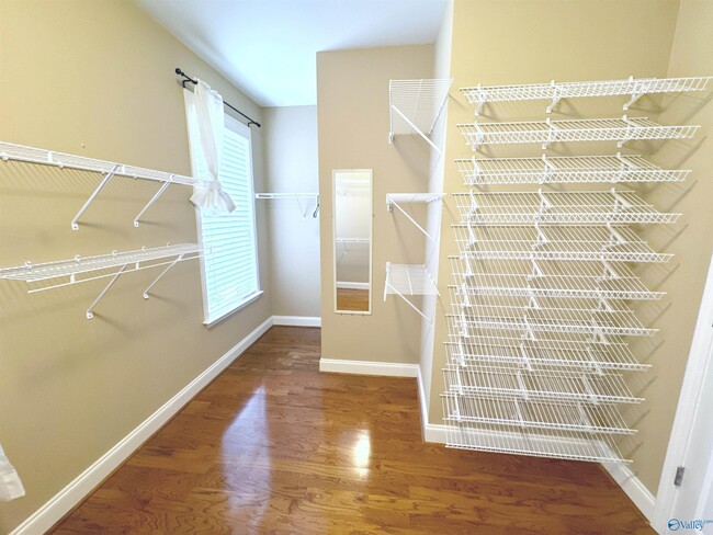 Building Photo - 126 Windridge Way SW