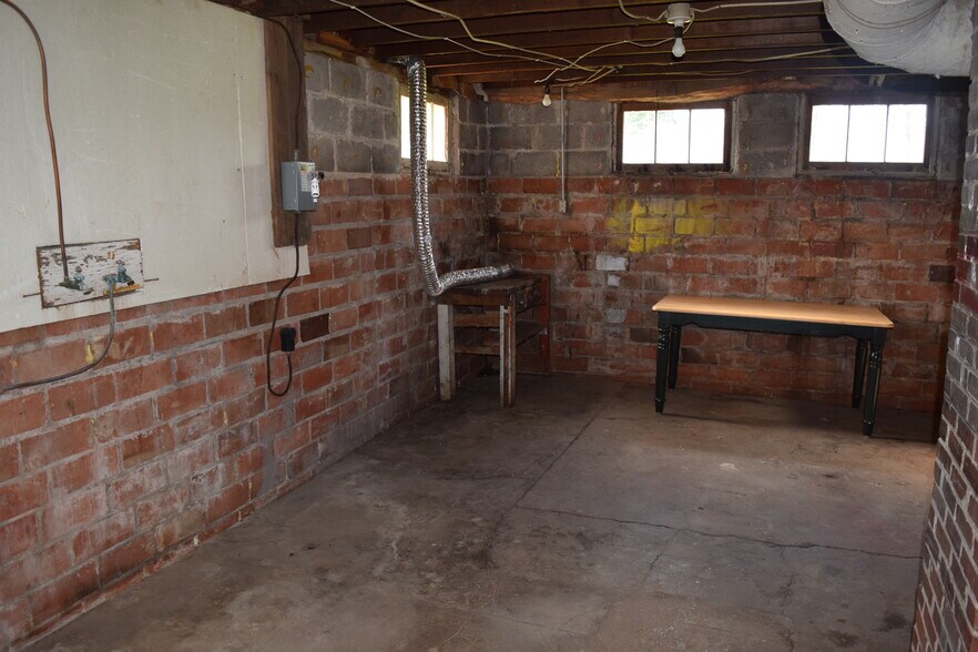 27419 Laundry area - 27419 Elmtree Rd