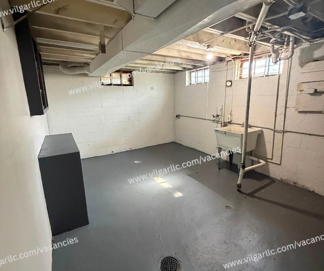 Building Photo - Newly Renovated 3- Bedrooms,  1-Bathroom Home