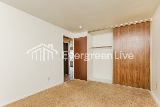 Building Photo - 5989 Chatsworth Dr