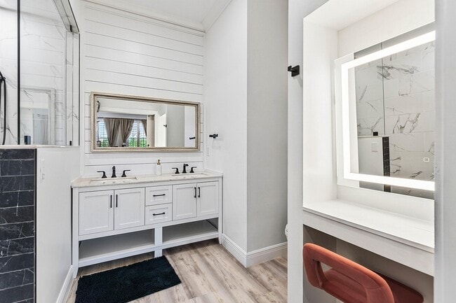 Building Photo - 4890 Bonsai Cir