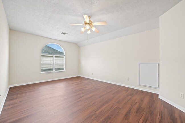 Building Photo - 6214 Laguna Del Rey Dr