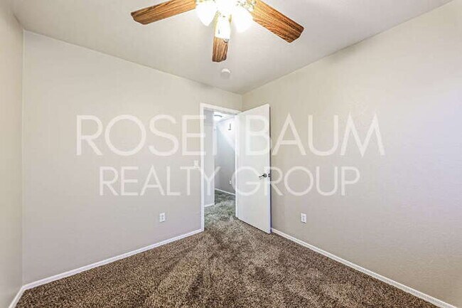 Building Photo - Gorgeous 3-bedrooms, 2-baths home located ...