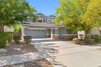 Building Photo - 4195 E Bonanza Rd