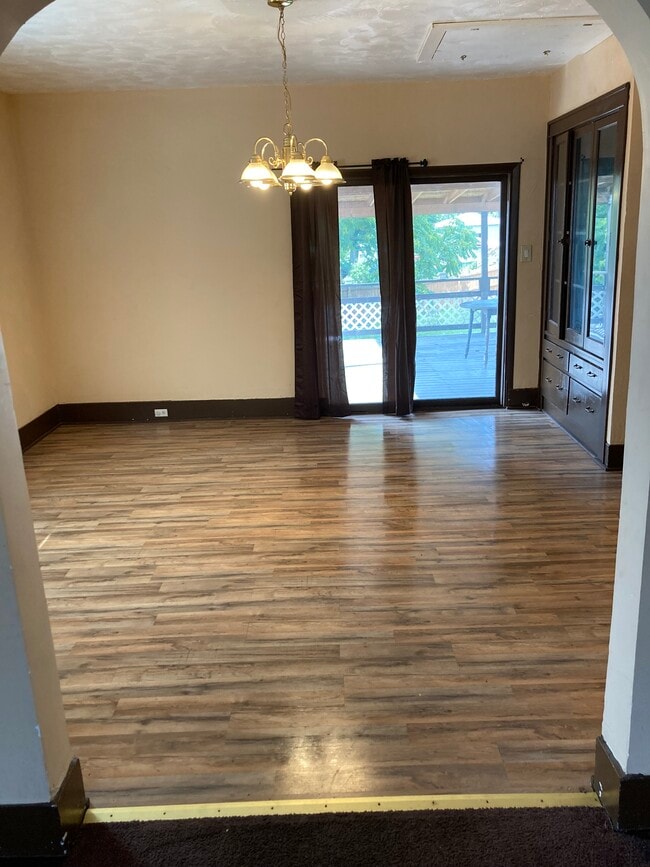 Primary Photo - 89 W Walnut St