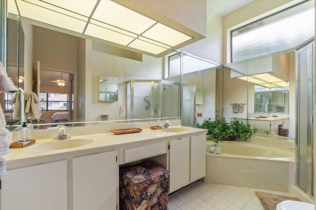 Building Photo - 16700 Willow Creek Dr