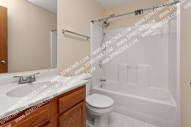Building Photo - 8912 Highland Oaks Dr