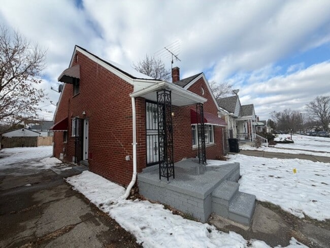 Building Photo - Charming 3 bedroom house for lease in Nice area Call 313-429-3244 KPM Detroit