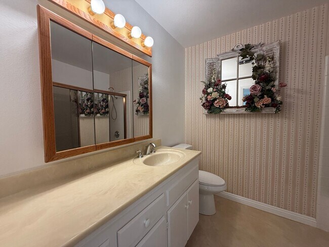 Building Photo - 3B/2BA Home in Rancho Peñasquitos Availabl...