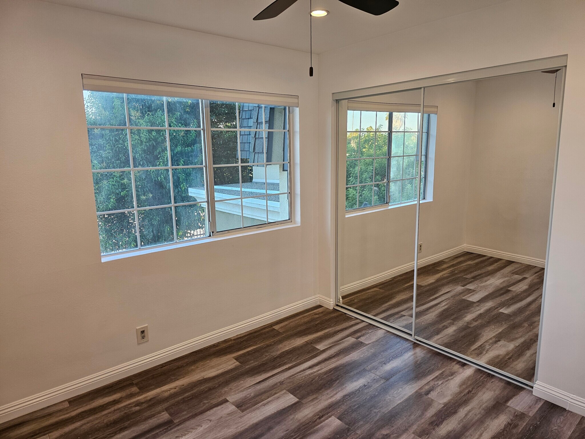 Building Photo - 6501 Vanalden Ave