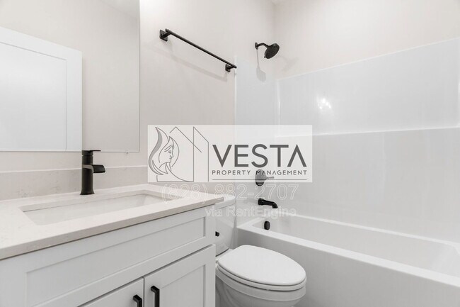 Building Photo - 11 Apple Meadow Ln