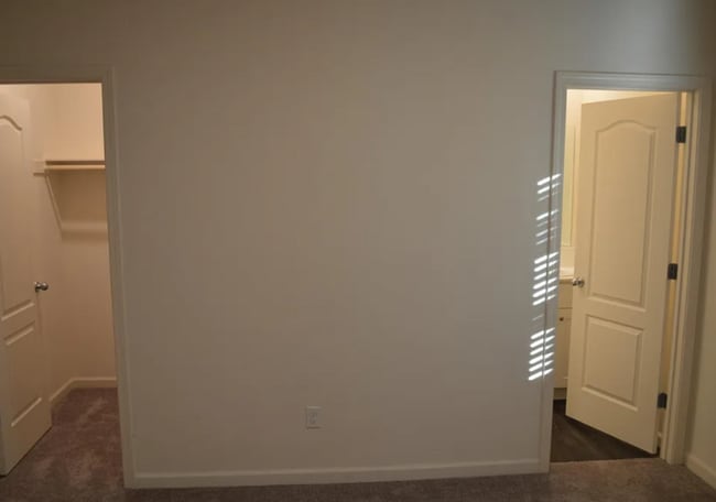 Building Photo - 4293 Lasalle Dr