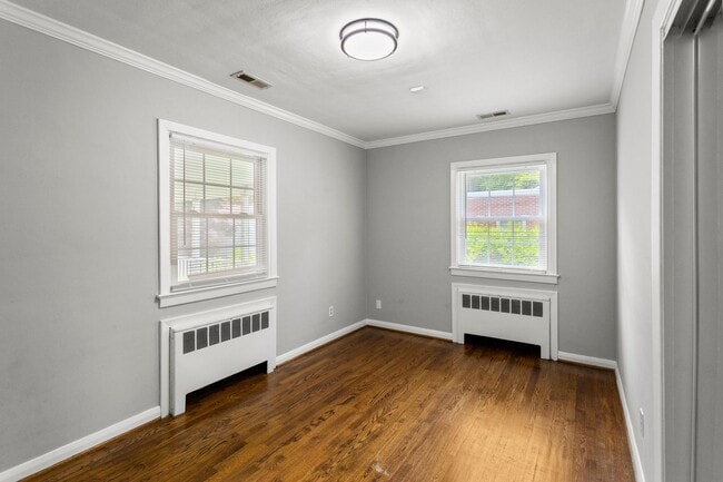 Building Photo - Charming Renovated 3-Bedroom Home in River...