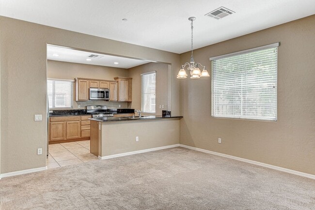 Building Photo - Gorgeous 4 bedroom near Aliante!