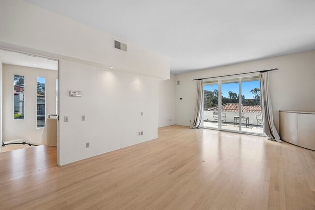 Building Photo - 2700 Barnson Pl