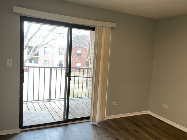 Building Photo - 2048 N Rand Rd