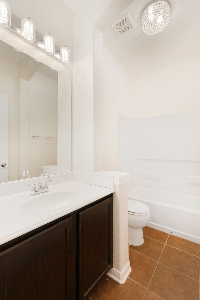 Building Photo - Helotes~Beautiful Laurel Canyon Subdivisio...