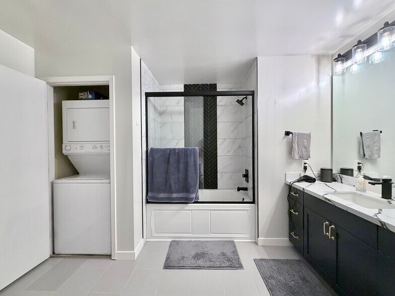 In unit washer and dryer - 1150 J St