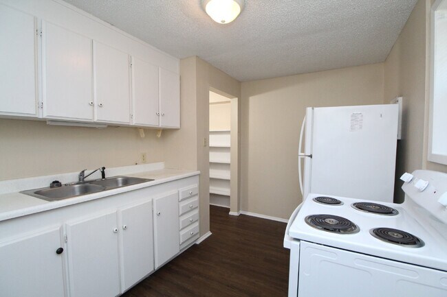 Building Photo - Cozy 1BR/1BA Apartment in Southwest Pensac...