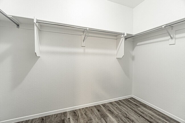 Building Photo - Welcome to this stunning 3-bedroom, 3-bathroom home located in the heart of Bentonville