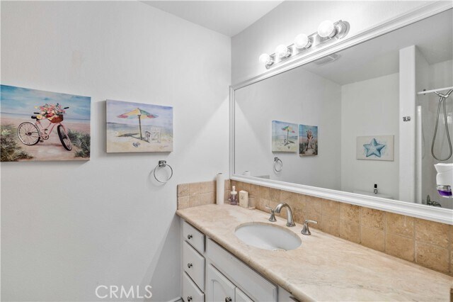 Building Photo - 1046 W 253rd St