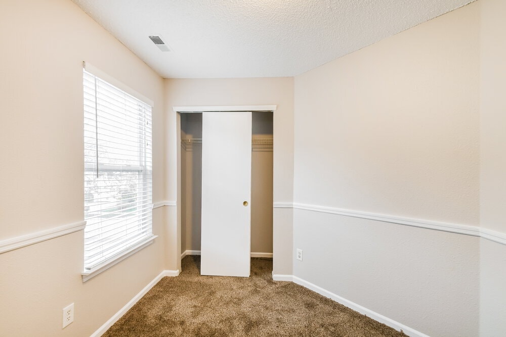 Building Photo - 16804 Lowell Dr