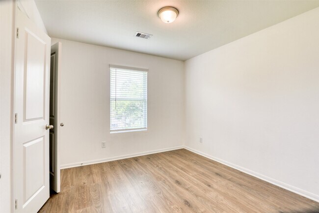 Building Photo - 407 Magnolia Ln