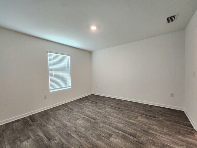 Building Photo - New 3/2 with fenced yard in Foley