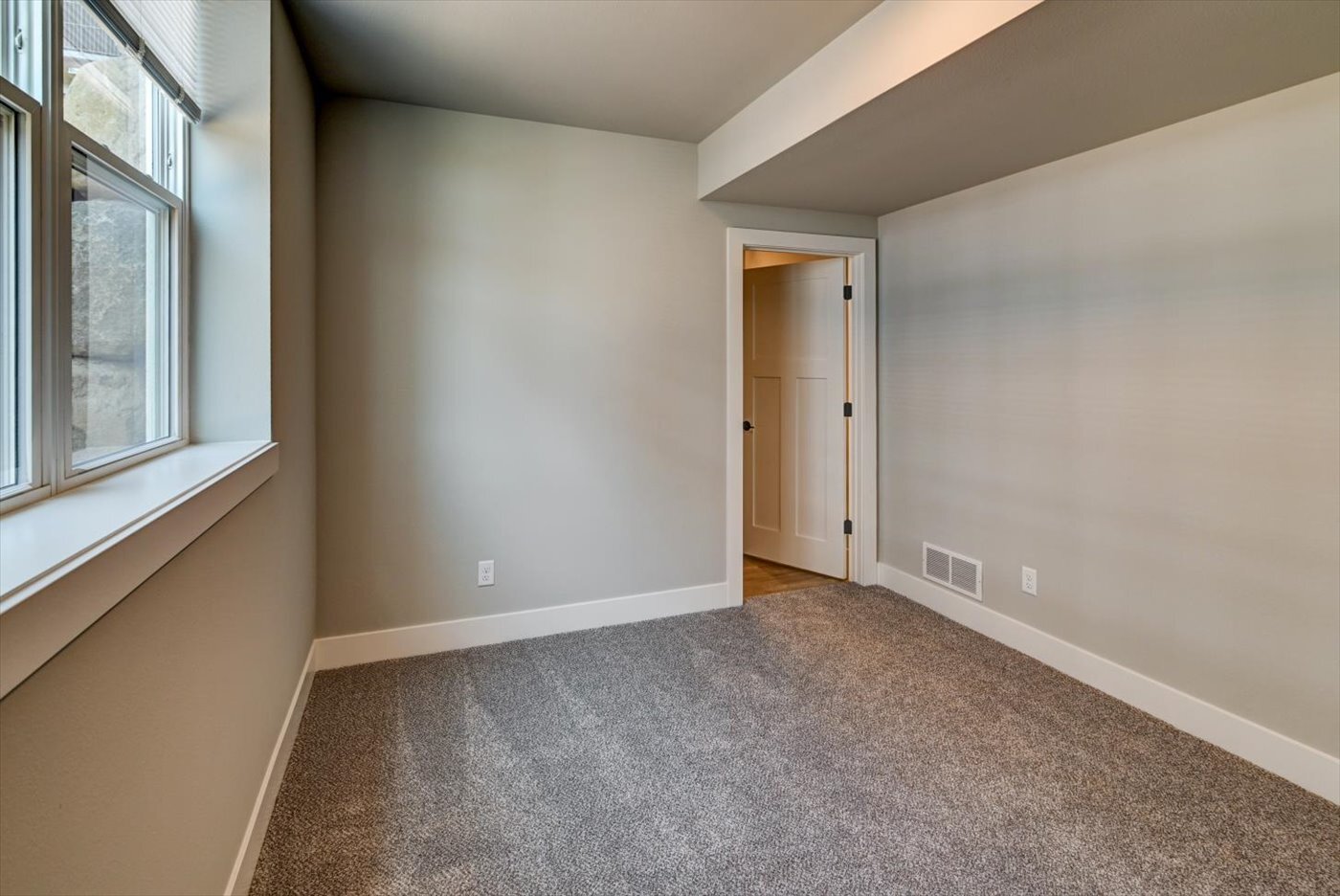 Building Photo - 2996 Blue Grass Dr