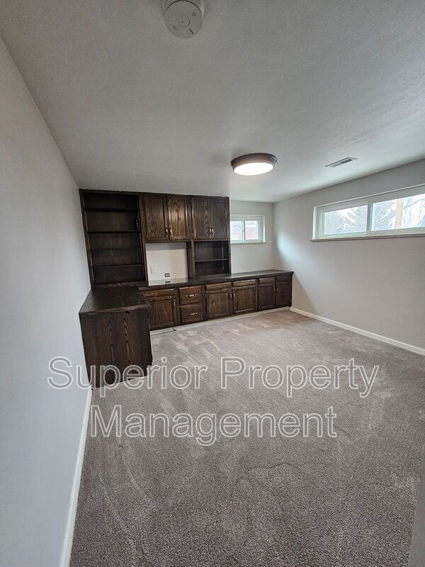 Building Photo - 610 Vista Ln