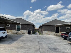 Building Photo - 2707 E Garfield Ave