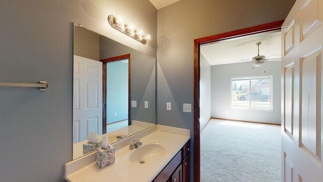 Building Photo - Fantastic condo in Ankeny-6mo Lease Option