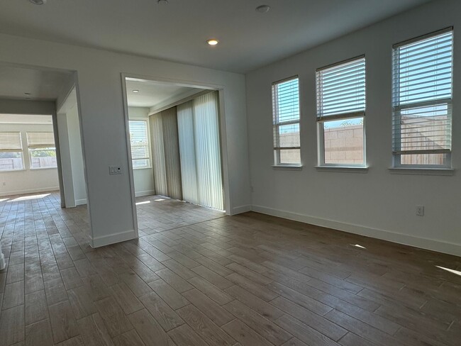 Building Photo - Avail 6/1. Solar home in 55+ gated communi...