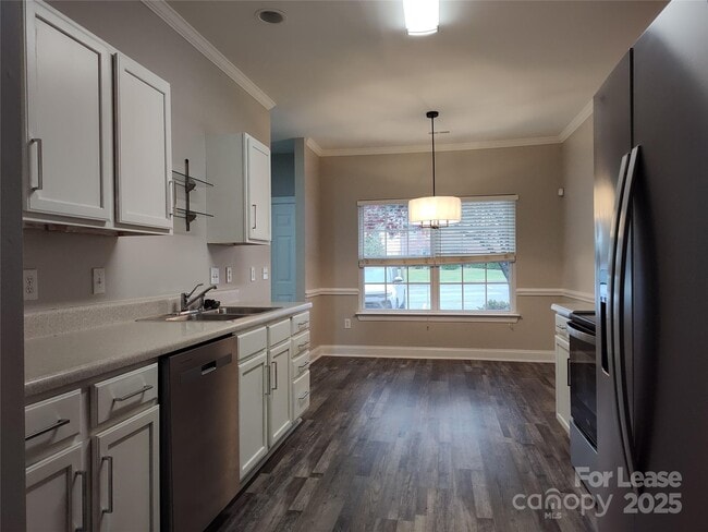 Building Photo - 2120 Sardony Ln
