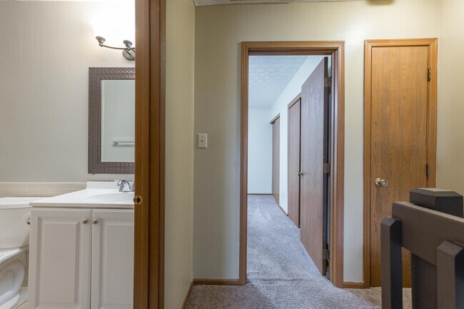 Building Photo - 867 Sheldrake Ct