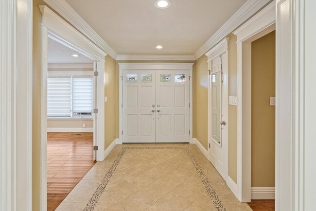 Building Photo - 2726 El Prado Rd