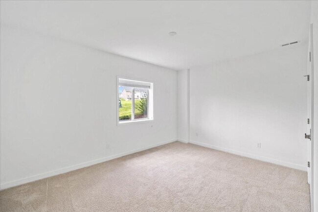 Building Photo - Spacious Home in Westhill Community - Rent...