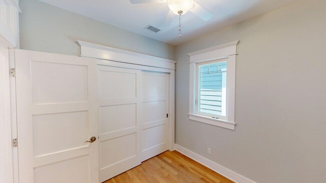 Building Photo - Spacious 4 Bed and 3 Bath Home in Coronado...