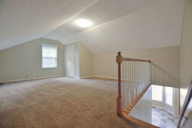 Building Photo - Pet Friendly Three Bedroom with Bonus!