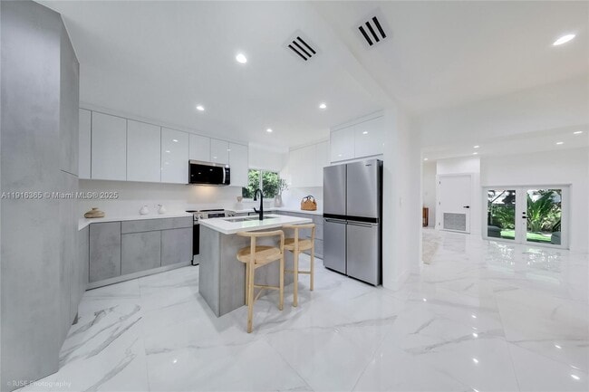 Building Photo - 871 NE 81st St