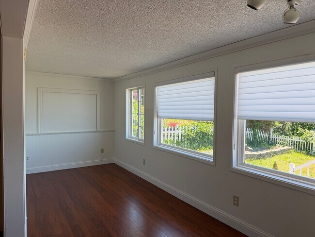 Building Photo - 2814 Mission Beach Heights Rd