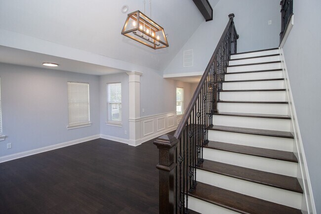 Building Photo - Charming 3-Bed, 3.5-Bath Home Near Augusta...