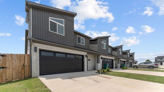 Building Photo - 451 Azurite Rd