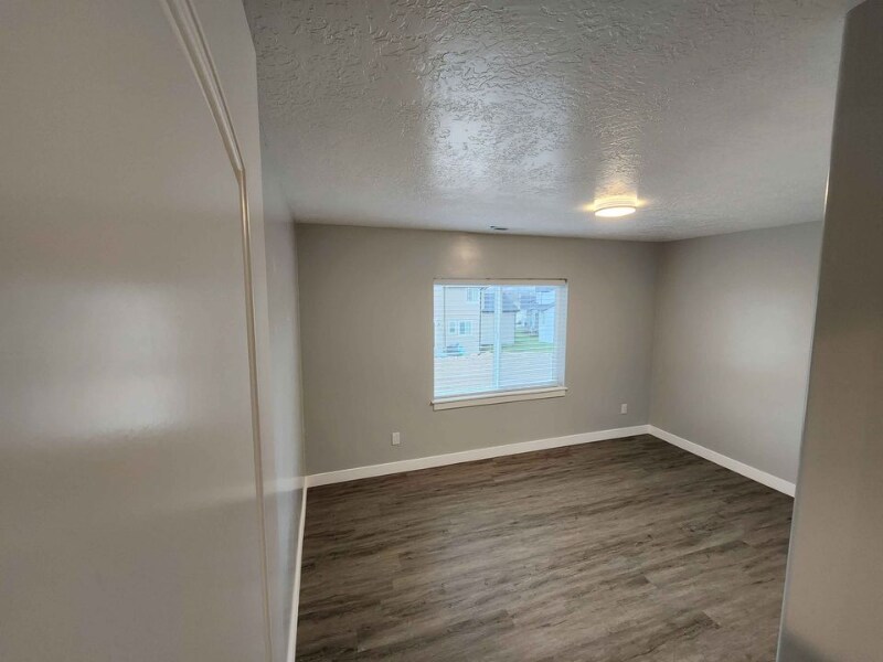 Building Photo - 439 N Hl Vw Dr