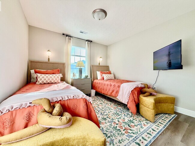 Building Photo - Cozy Equestrian Themed Getaway in Wilmington