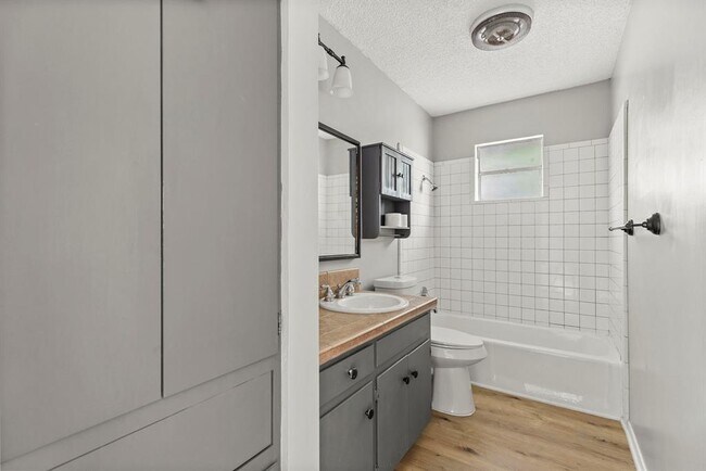 Building Photo - 618 Buckskin Dr