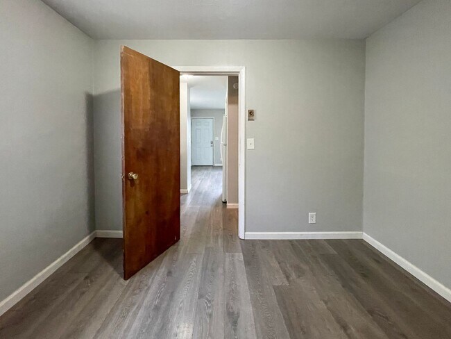 Building Photo - Near Local Shops and Restaurants