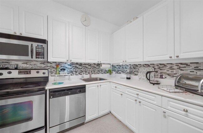 Building Photo - 1455 N Treasure Dr